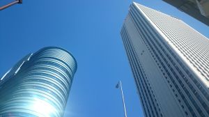 サンシャイン60に対峙するトヨタのビル